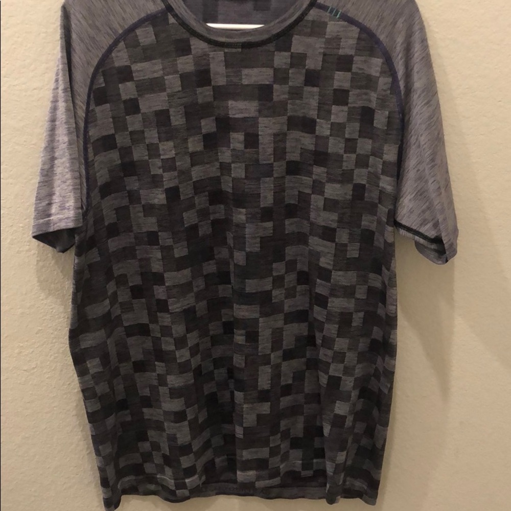 Men’s Lululemon tech shirt